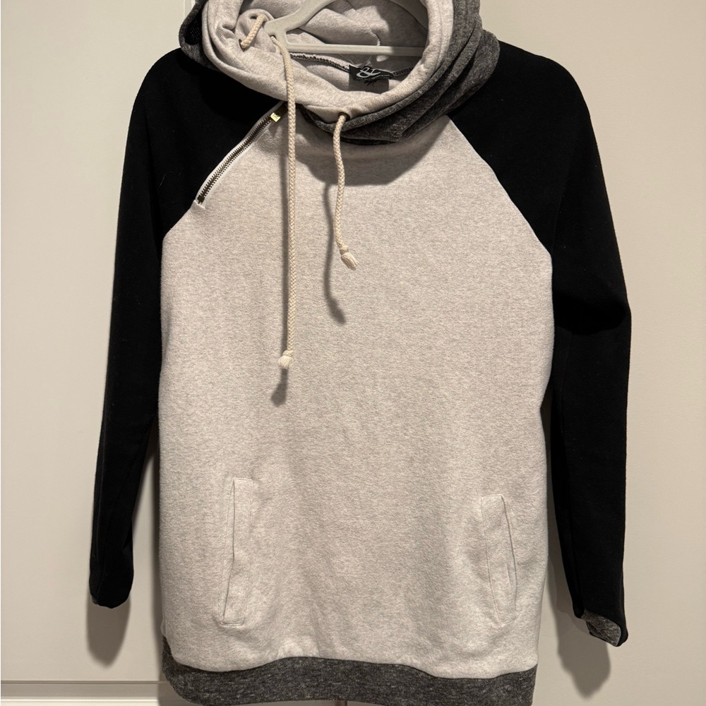Ampersand Avenue - women’s DoubleHood Sweatshirt. Light/dark Gray, black. Small.